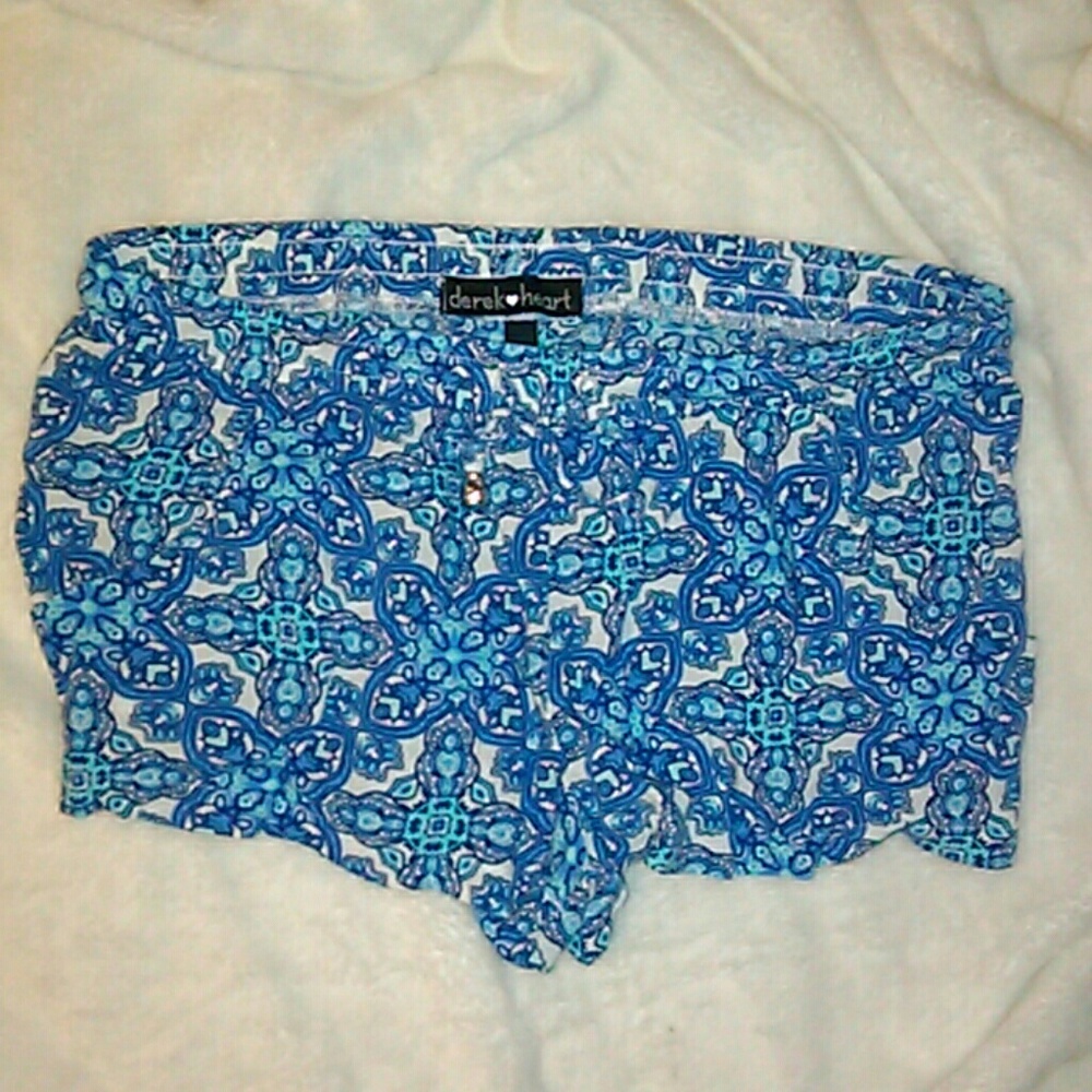 EUC Derek Heart Floral Print Shorts size Medium 💥